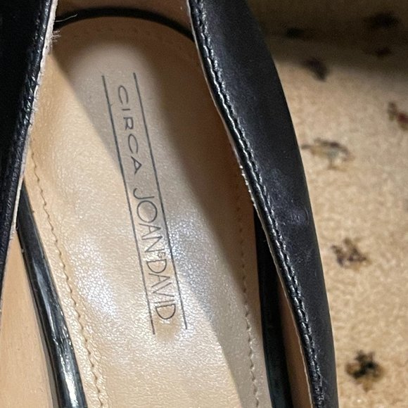 Joan & David Circe Black Leather Pumps - Picture 2 of 4